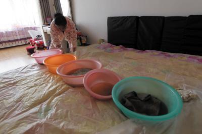 千阳楼上漏水，住户失联，小区没物管，业主维权难！律师来支招……